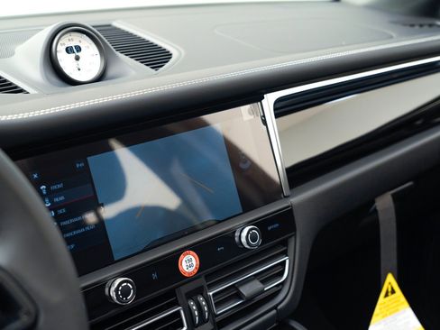 New 2026 Porsche Macan S image 27