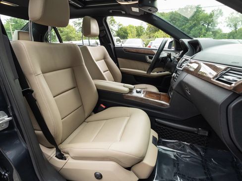Used 2013 Mercedes-Benz E 350 4MATIC Sedan image 28