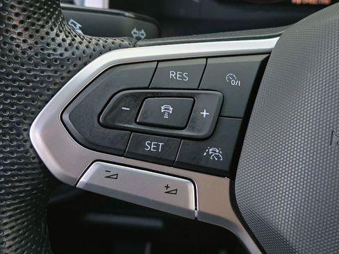 Certified 2023 Volkswagen Atlas SEL R-Line AWD/4WD image 32
