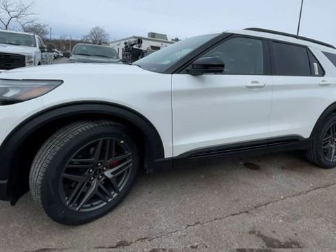 New 2026 Ford Explorer ST w/ Sun And Sound Package image 6