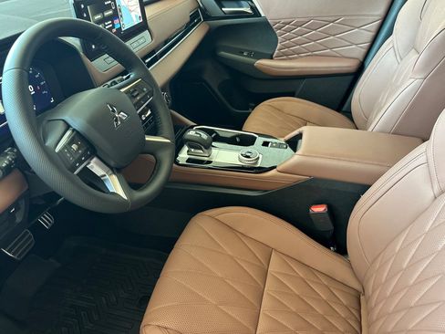 New 2025 Mitsubishi Outlander SEL image 9