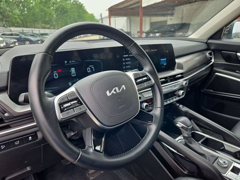 Used 2025 Kia Telluride S FWD image 15