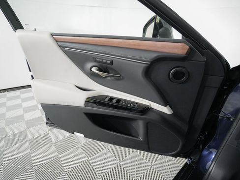 New 2025 Lexus ES 350 w/ Premium Package image 10