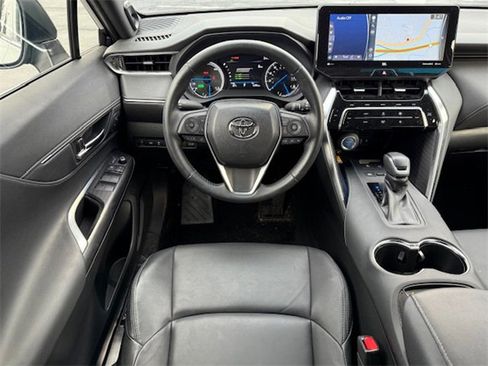 Used 2022 Toyota Venza XLE image 24