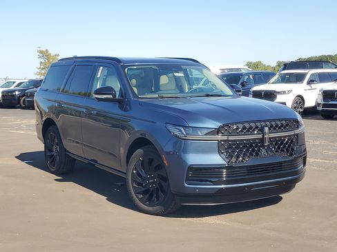 New 2027 Lincoln Navigator Reserve w/ Jet Appearance Package AWD/4WD image 1