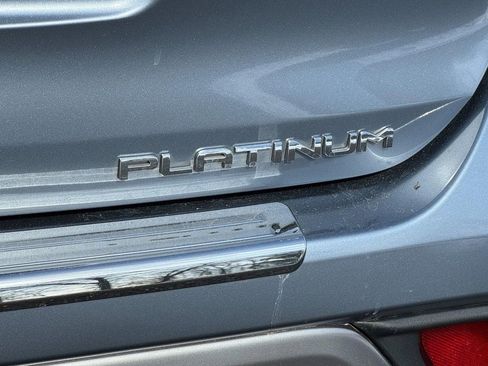 Used 2024 Toyota Highlander Platinum image 4