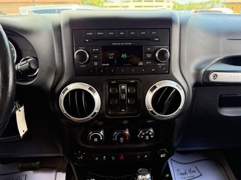 Used 2015 Jeep Wrangler Unlimited Sahara w/ Trailer Tow Group AWD/4WD image 12