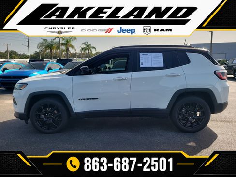 Used 2022 Jeep Compass Latitude FWD image 7