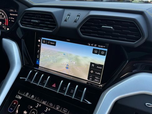 Used 2021 Lamborghini Urus image 26