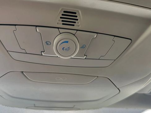 Used 2015 Ford Focus SE w/ Equipment Group 201A image 24