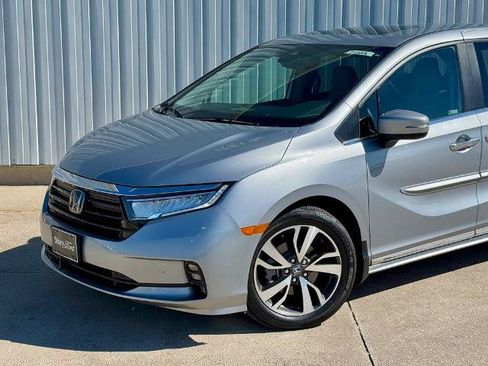 Used 2023 Honda Odyssey Touring image 2
