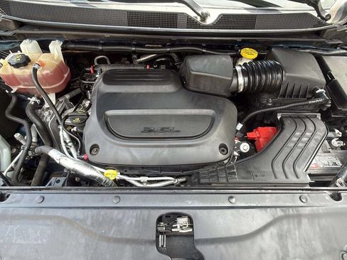 Used 2020 Chrysler Voyager L FWD image 24