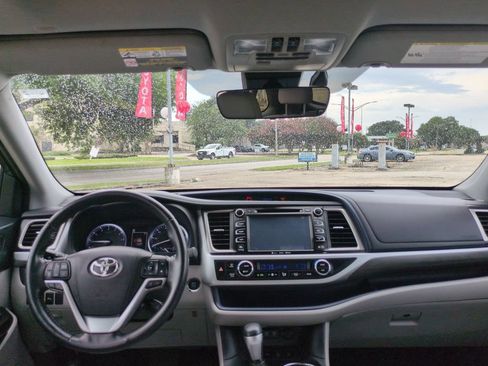 Used 2019 Toyota Highlander Limited Platinum AWD/4WD image 31