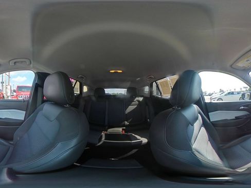 Used 2025 Chevrolet Trax LT FWD image 41