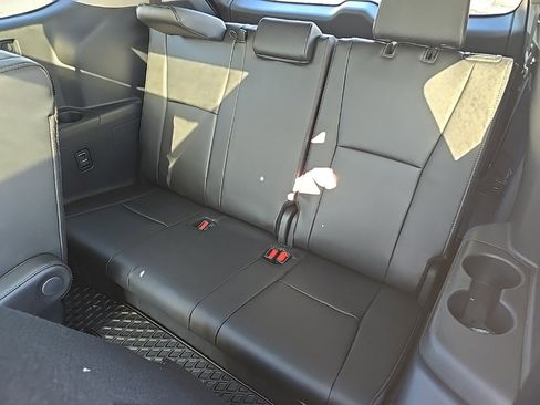 Used 2025 Toyota Highlander Platinum image 12