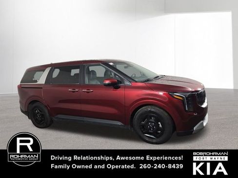 Certified 2025 Kia Carnival image 5
