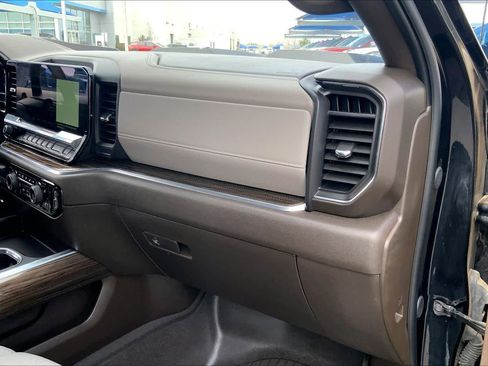 Used 2024 Chevrolet Silverado 1500 LT Trail Boss w/ Convenience Package II image 19