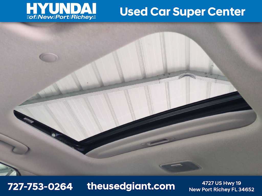 Certified 2025 Hyundai Venue SEL FWD image 20