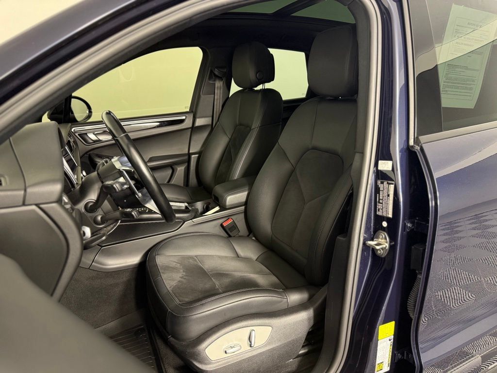 Certified 2021 Porsche Macan AWD/4WD image 5