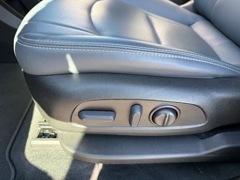 Used 2023 Buick Enclave Essence AWD/4WD image 23