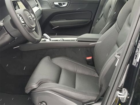 Used 2025 Volvo XC60 B5 Ultra image 16