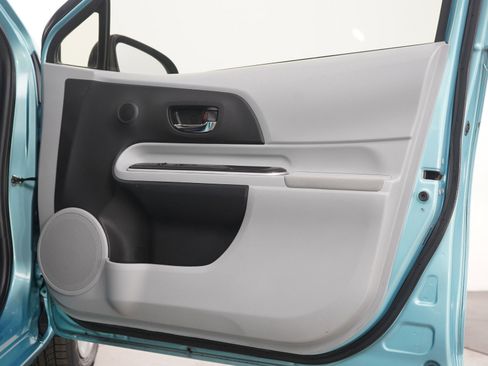 Used 2014 Toyota Prius C Two image 9