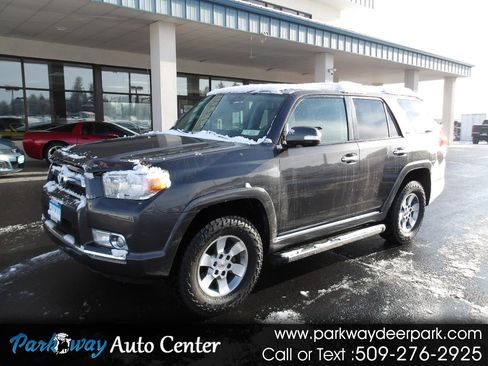 Used 2011 Toyota 4Runner SR5 w/ Convenience Pkg image 1