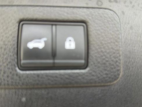 Used 2024 Nissan Armada SL image 19