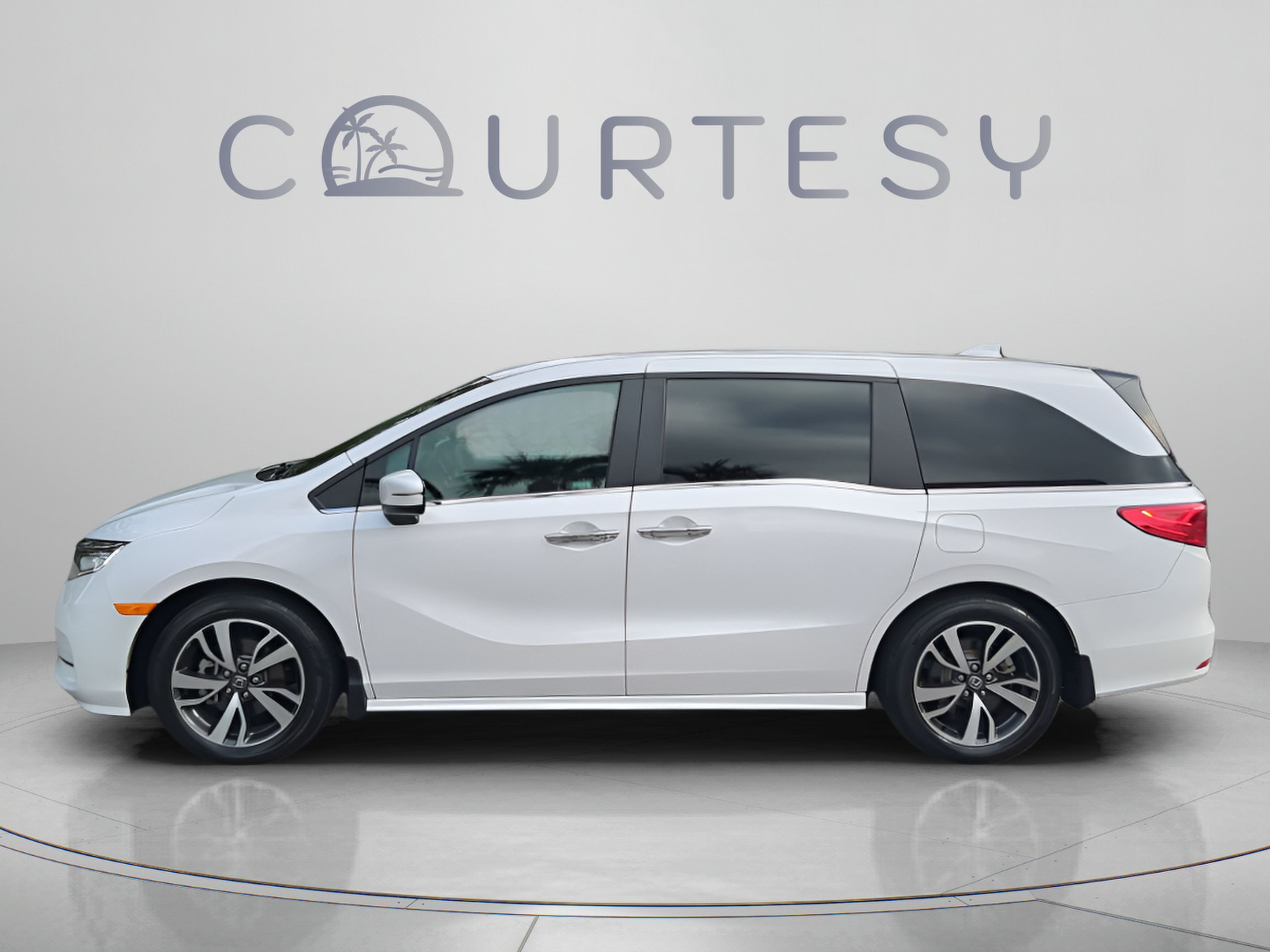 Used 2024 Honda Odyssey Touring image 4