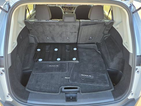 Used 2023 Nissan Rogue SV FWD image 13