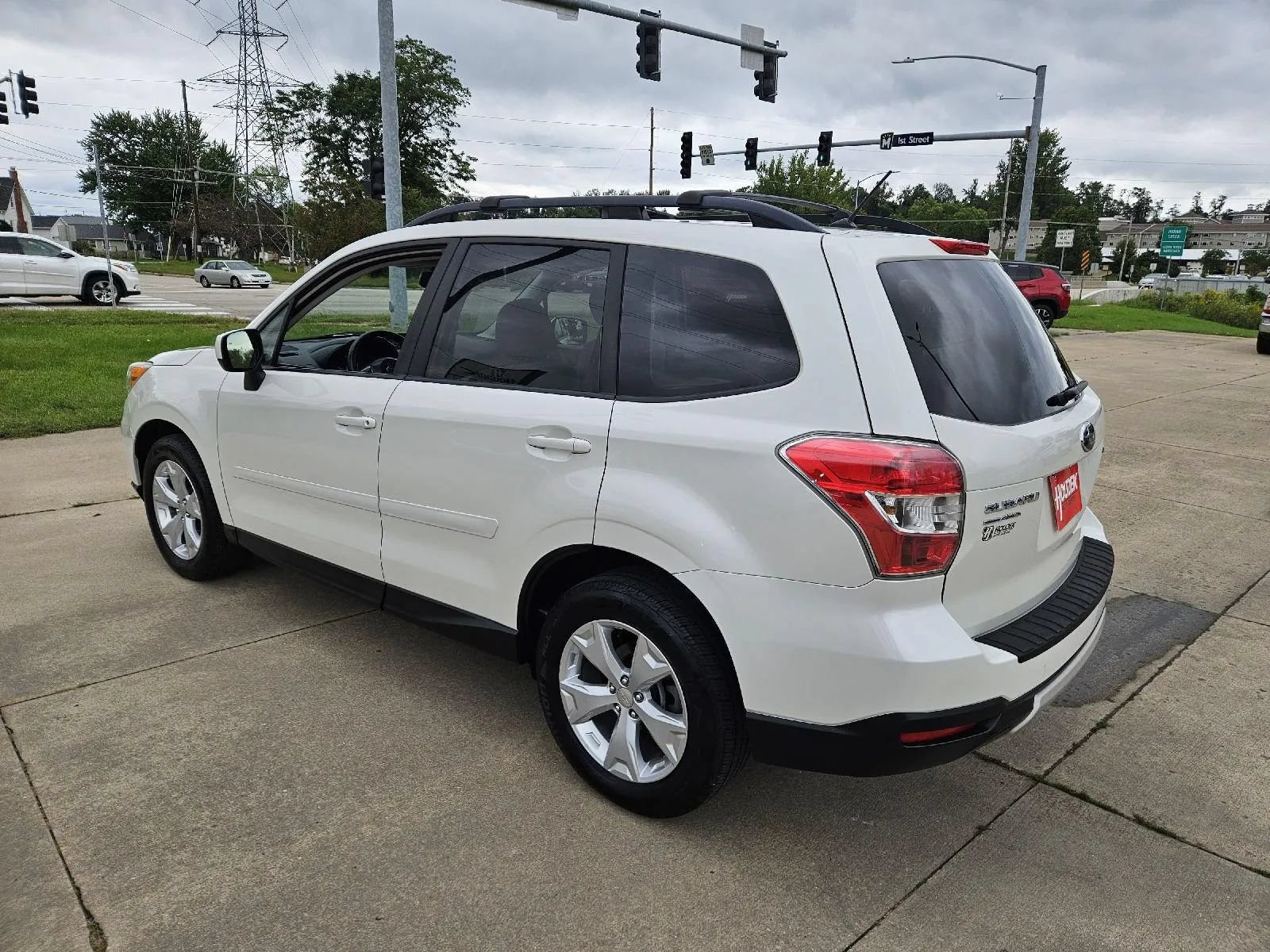 Used 2015 Subaru Forester 2.5i Premium w/ All-Weather Package AWD/4WD image 8