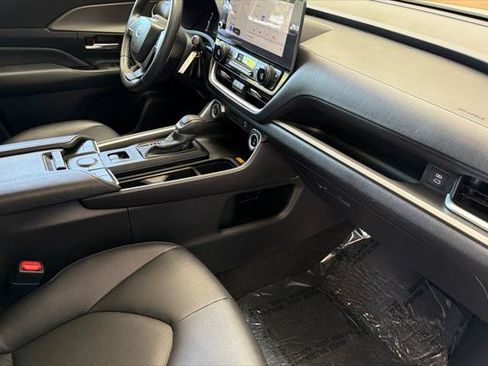 Certified 2024 Toyota Grand Highlander AWD image 17
