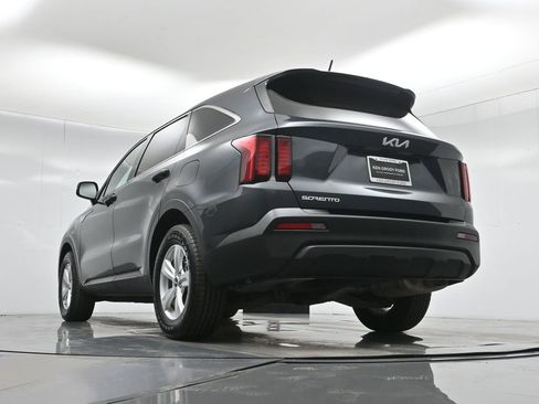 Used 2023 Kia Sorento LX image 52
