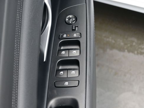 Certified 2025 Hyundai Elantra Limited image 10