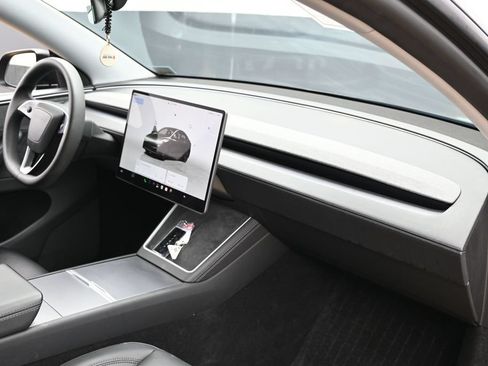 Used 2026 Tesla Model Y Long Range RWD image 38