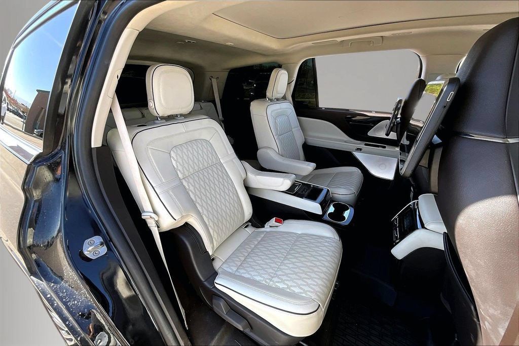 Used 2022 Lincoln Aviator Black Label w/ Dynamic Handling Package AWD/4WD image 24