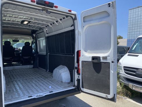 Used 2025 RAM ProMaster 2500 w/ Convenience Group FWD image 21