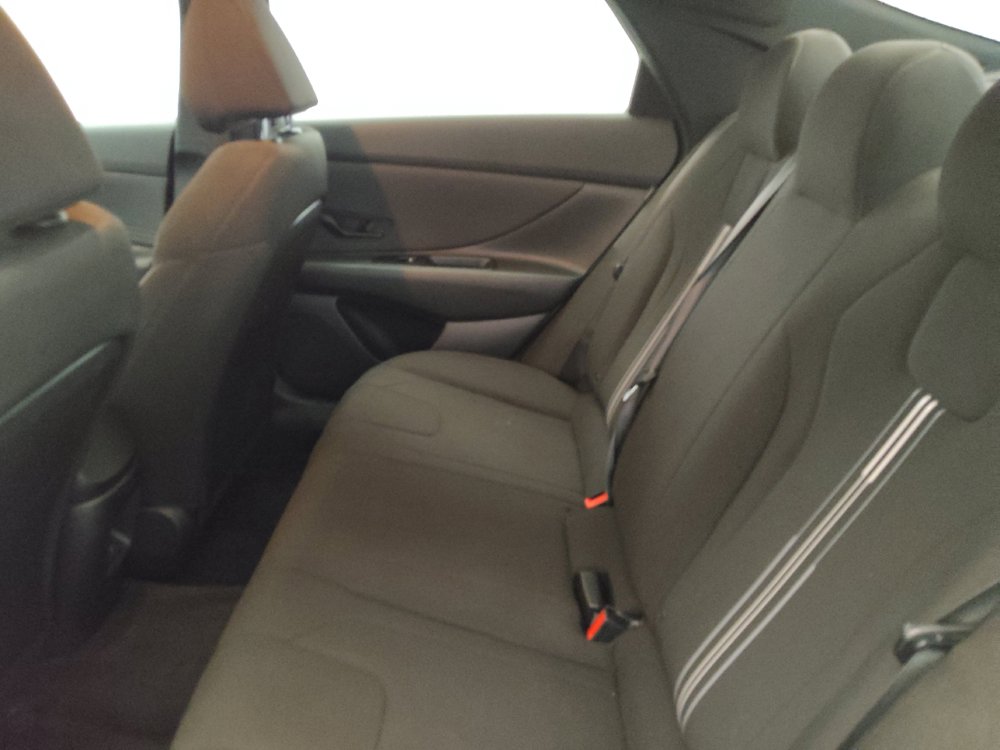 Used 2025 Hyundai Elantra Sport FWD image 18