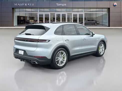 Used 2026 Porsche Cayenne E-Hybrid AWD/4WD image 3