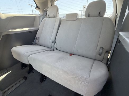 Used 2019 Toyota Sienna L FWD image 26