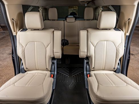 Used 2024 Ford Expedition Max Platinum image 35