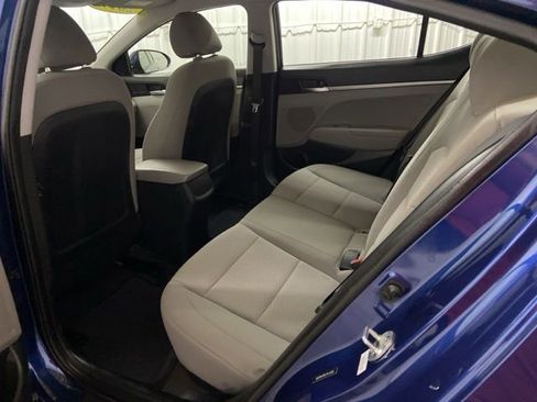 Used 2019 Hyundai Elantra SE image 18