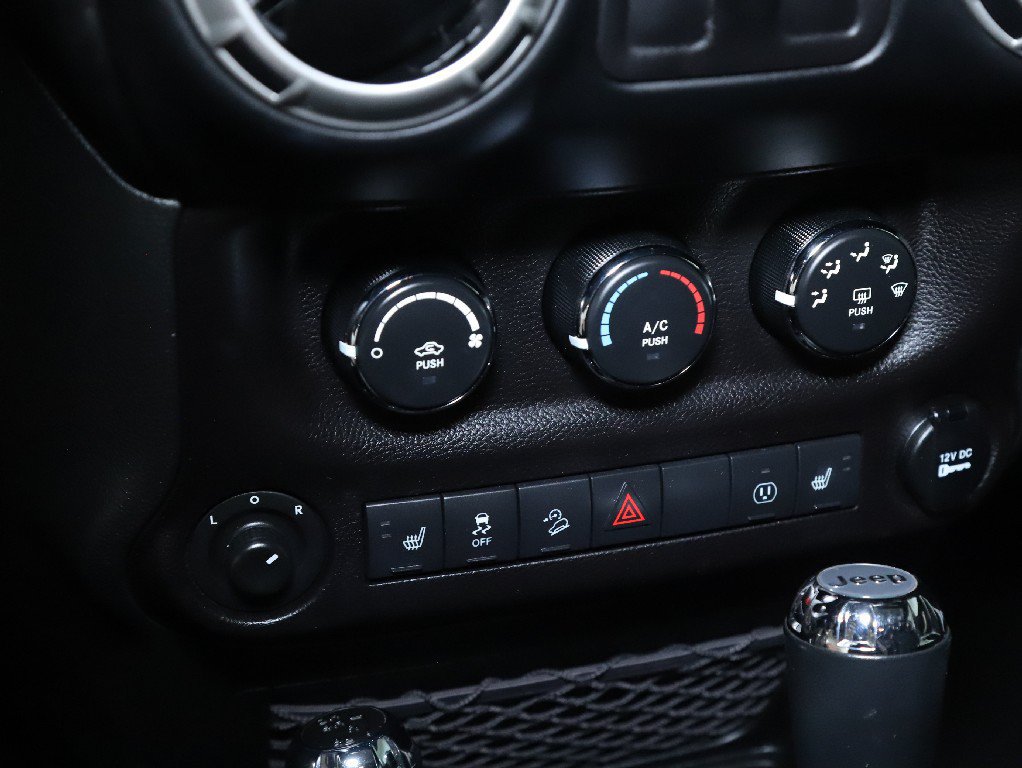 Used 2017 Jeep Wrangler Rubicon w/ Connectivity Group AWD/4WD image 21