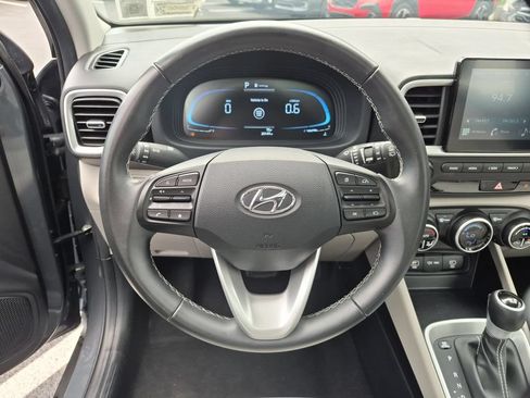 Used 2025 Hyundai Venue SEL FWD image 22