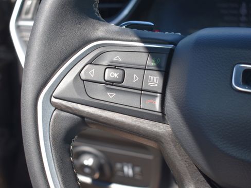 Used 2024 Jeep Grand Cherokee Limited w/ Luxury Tech Group II image 15