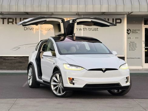 Used 2017 Tesla Model X 100D AWD/4WD image 3