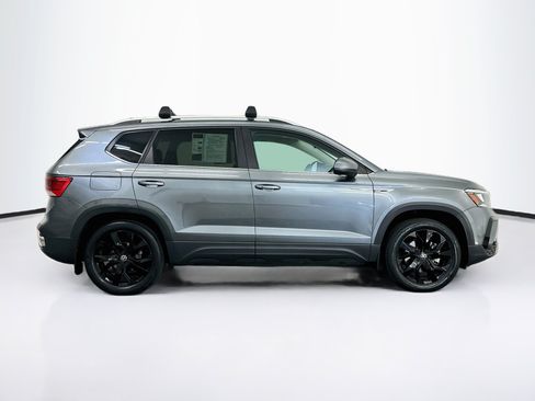 Used 2023 Volkswagen Taos SE w/ Panoramic Sunroof Package AWD/4WD image 10