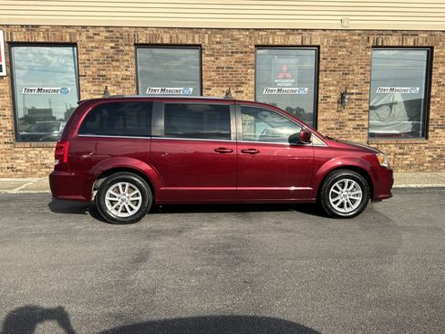 Used 2020 Dodge Grand Caravan SXT FWD image 6
