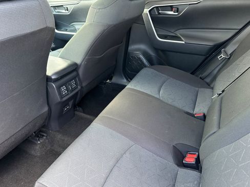 Used 2025 Toyota RAV4 XLE AWD/4WD image 24