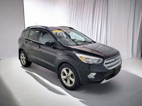 Used 2018 Ford Escape SE image 2